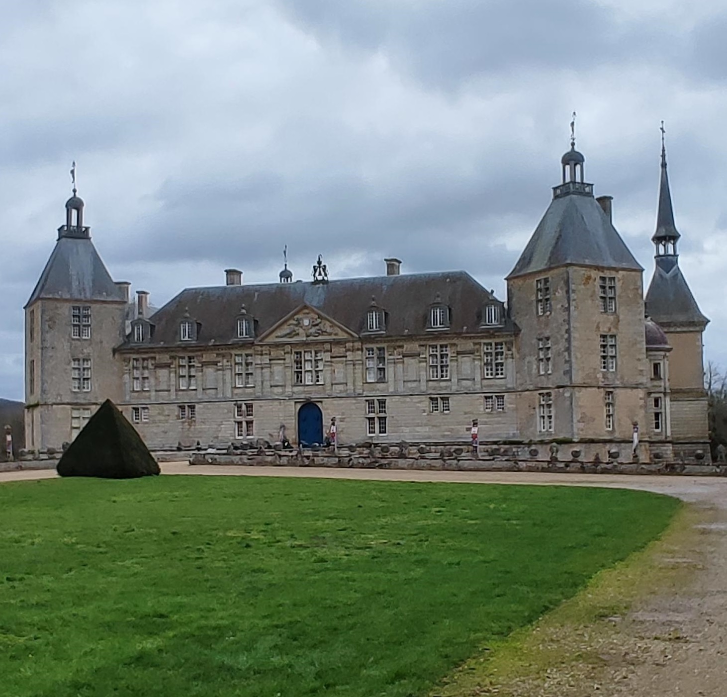 Le château de Sully en Bourgogne